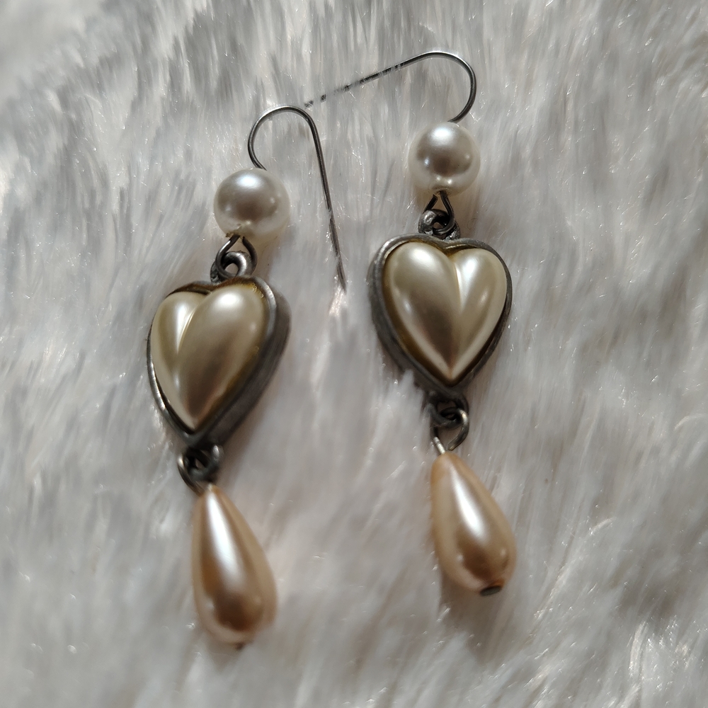 Y2K Vintage Pearl  Puffed Heart Drop Earrings/ Silver Tone/ Info